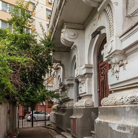Luxury Living In Historical Apartment Bucharest