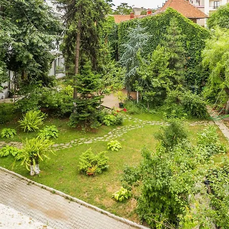 Luxury Living In Historical Бухарест