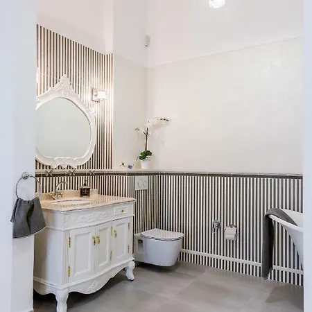 Апартаменти Luxury Living In Historical