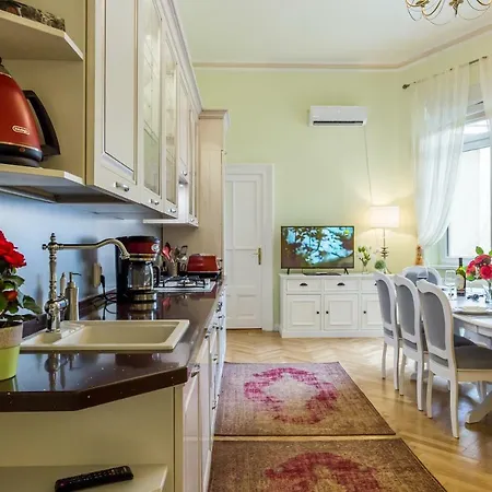 Luxury Living In Historical * Bucharest