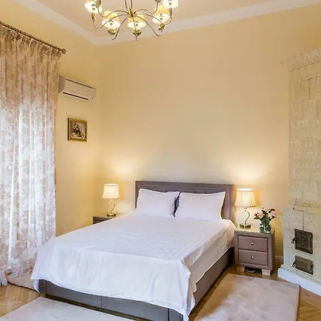 Apartment Luxury Living In Historical Bucharest