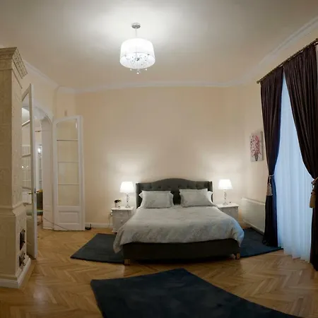 Luxury Living In Historical Apartment *