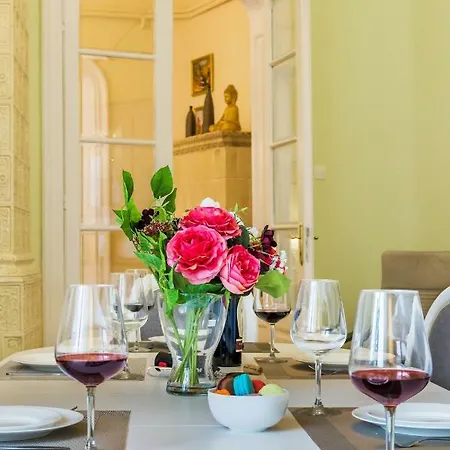 Apartment Luxury Living In Historical *