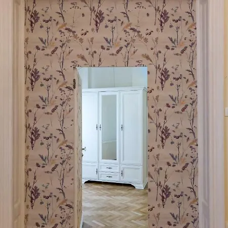 Apartment Luxury Living In Historical Bukarest